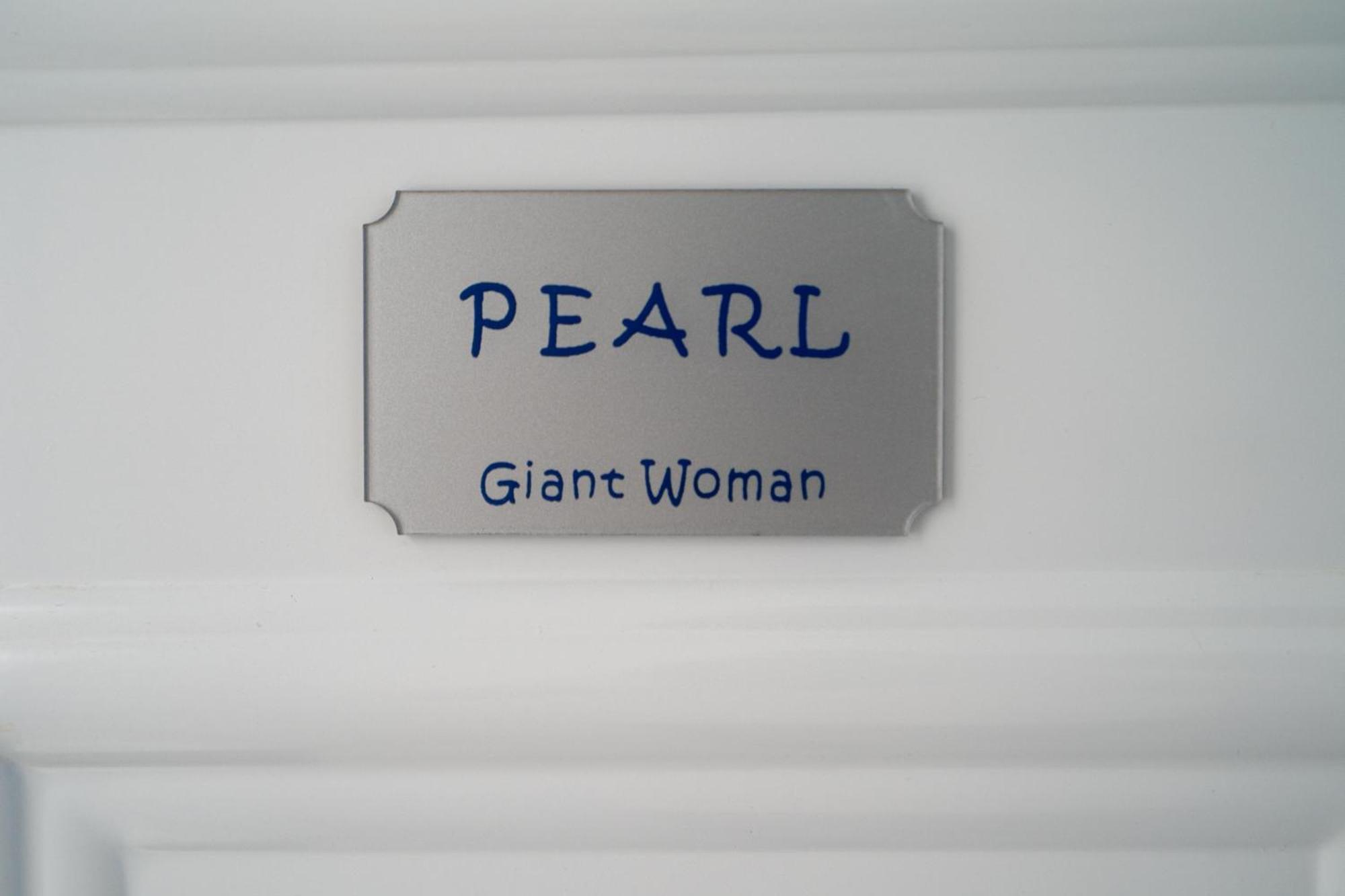 Giant Woman Lejlighed Tsoútsouros Eksteriør billede