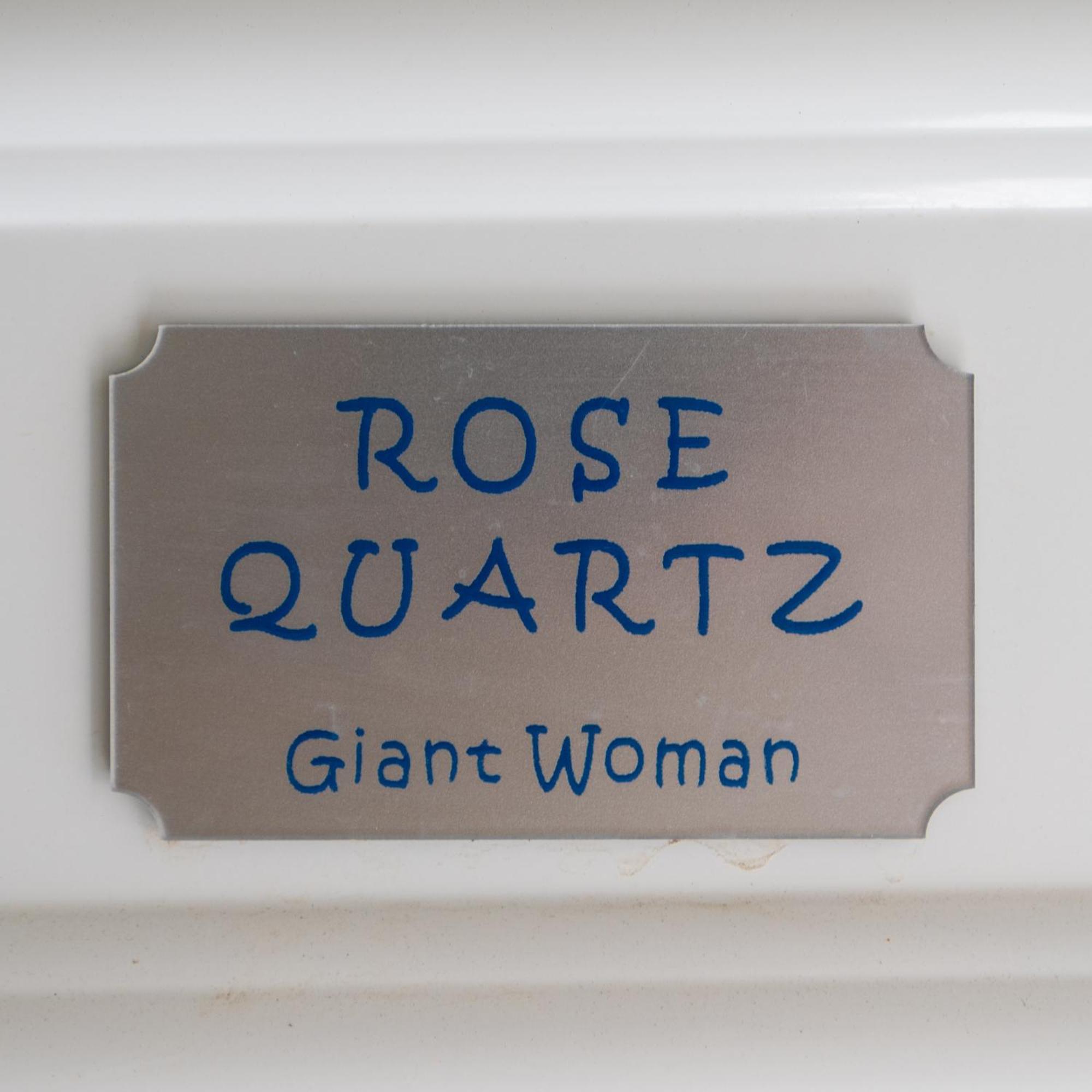 Giant Woman Lejlighed Tsoútsouros Eksteriør billede